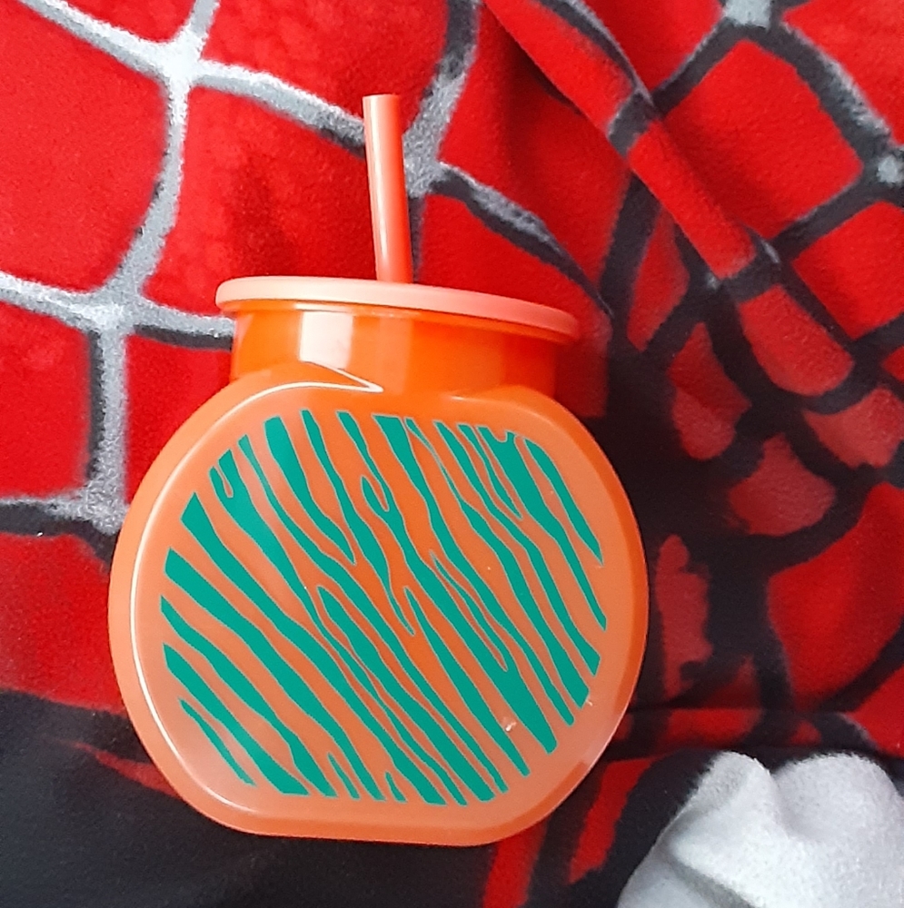 Apple drinking cup